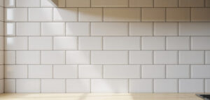 Närbild av vitt kakel i minimalistiskt kök, rent och snyggt.